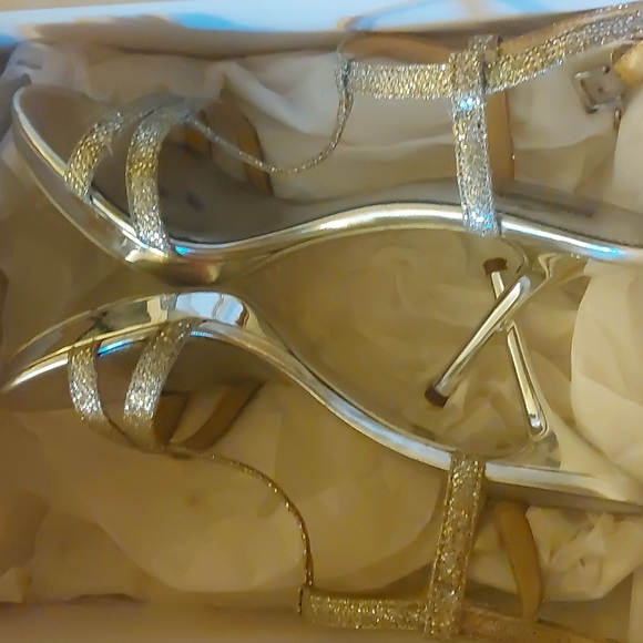 Michael kors silver heels size 7.5 - Picture 7 of 7